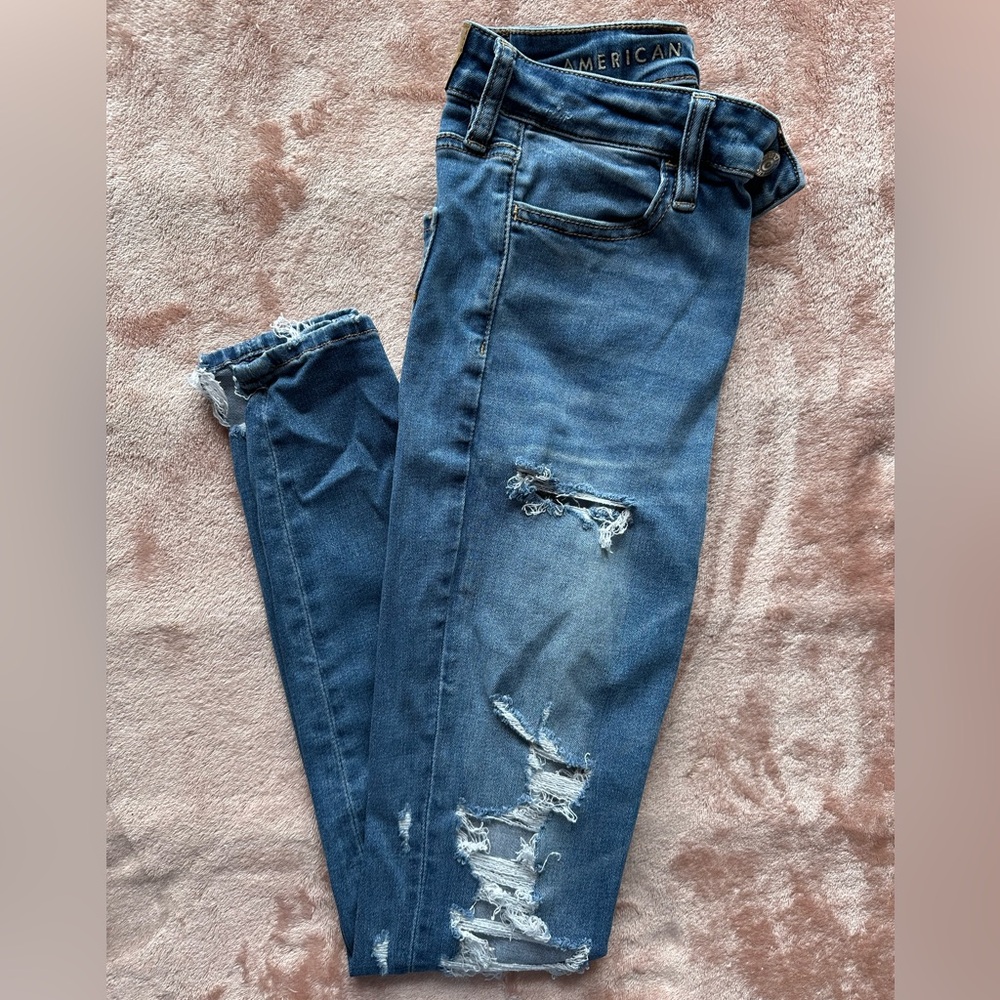 AE Super hi-rise jegging medium denim wash ripped jeans